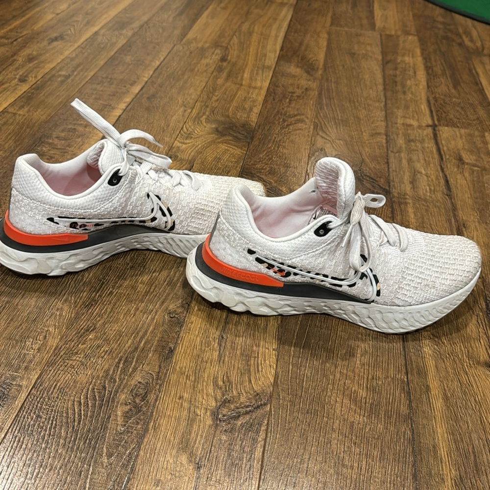 Nike - Picture 2 of 7